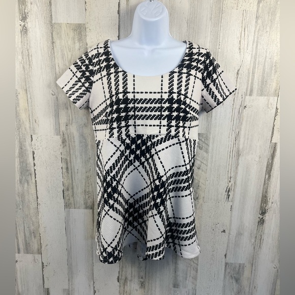 Motherhood Maternity short sleeve  Blouse Plaid Black & white size small - Picture 1 of 6